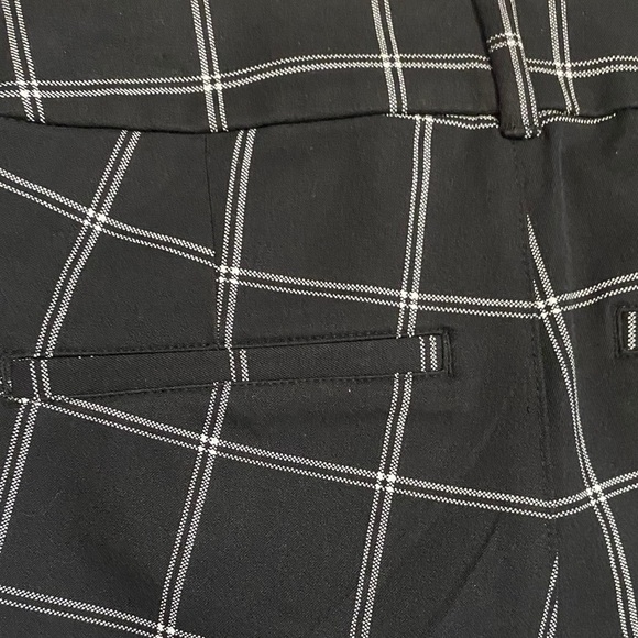 Old Navy Women's Black Plaid Skinny Pants - Picture 9 of 10